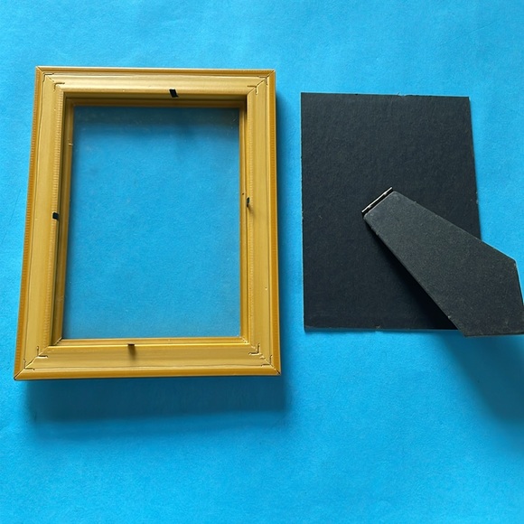 VTG Antiqued Gold Solid Wood Picture Frame for 5 x 7 Picture - Picture 7 of 7